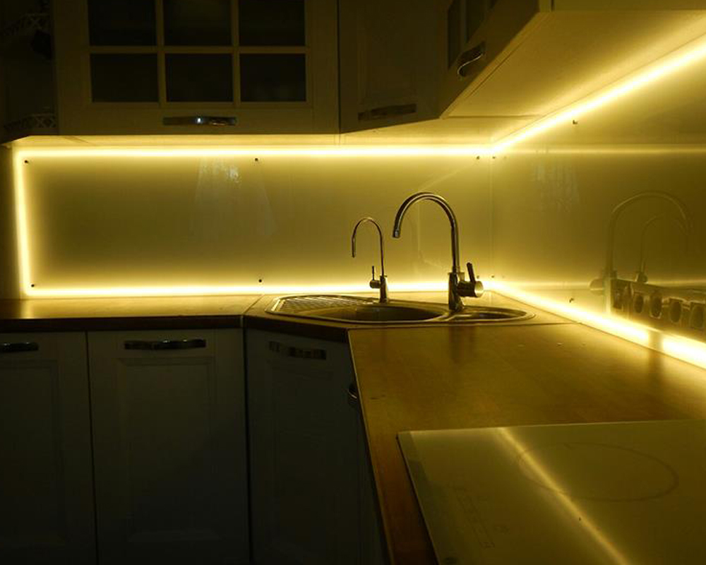 монтаж светодиодной ленты на кухне